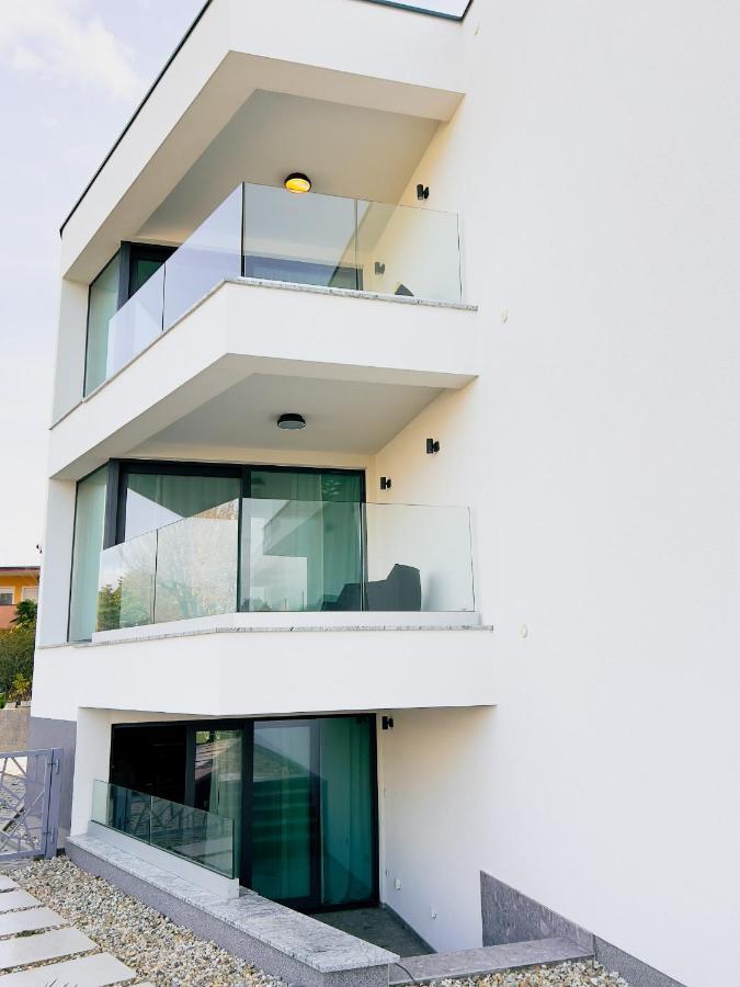 Villa Mirno More Apartments Malinska Extérieur photo