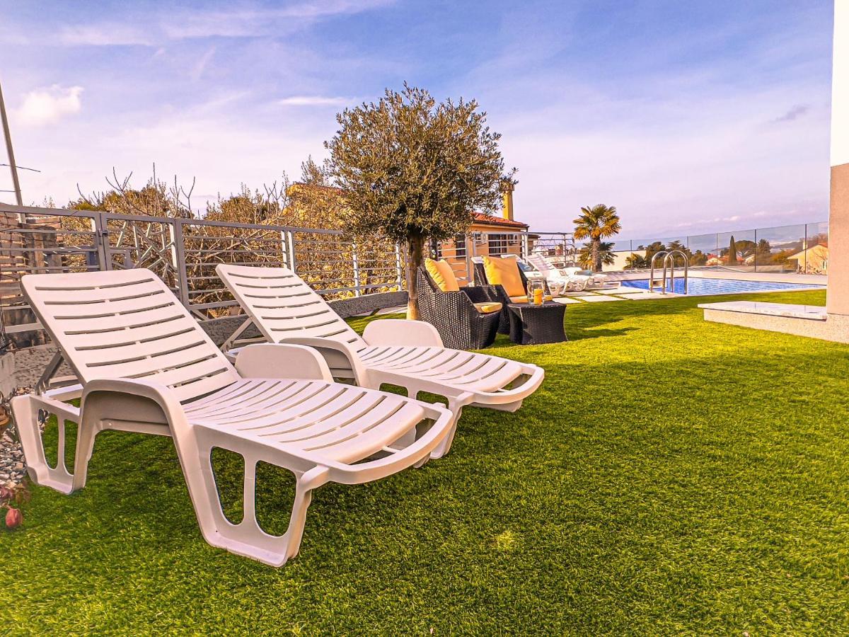 Villa Mirno More Apartments Malinska Extérieur photo