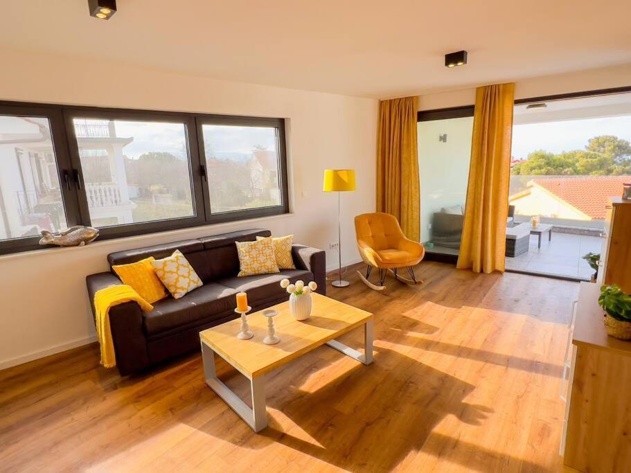 Villa Mirno More Apartments Malinska Extérieur photo