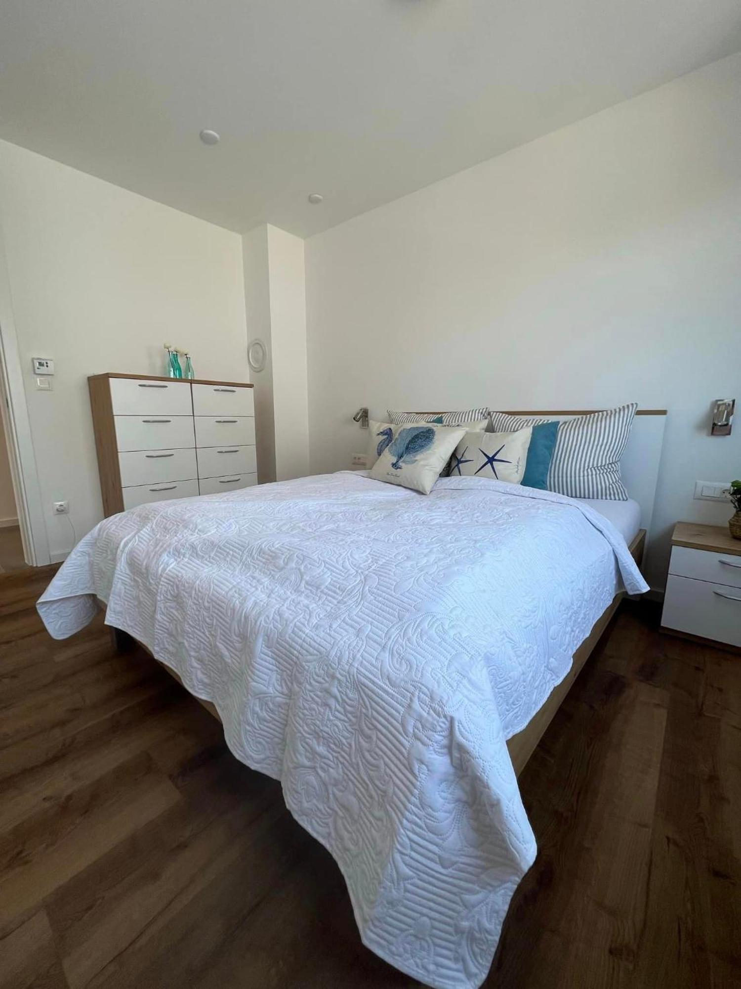 Villa Mirno More Apartments Malinska Extérieur photo
